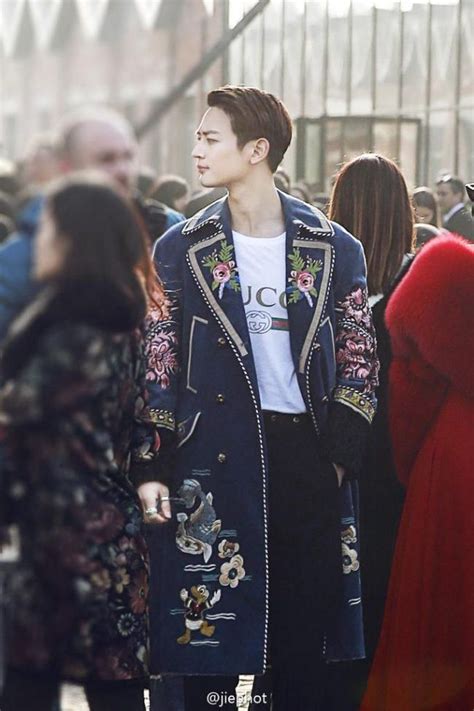 gucci blue shinee minho|SHINee's Minho Looked Like Royalty In This Unusual Coat At .